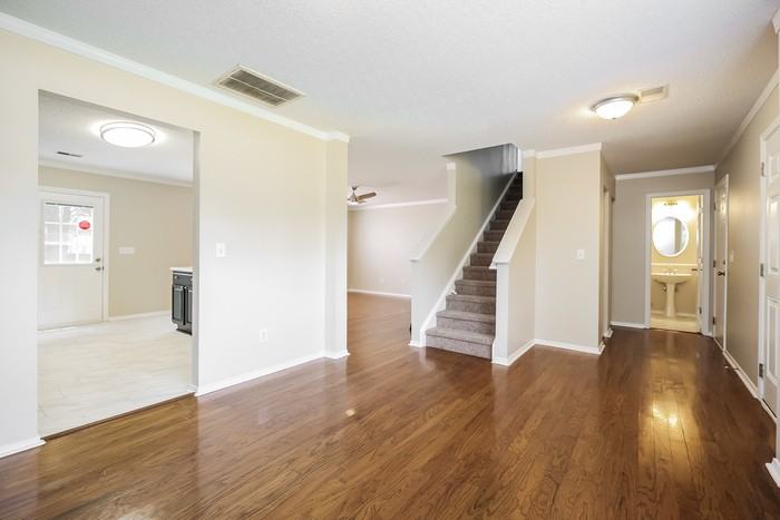 121 Hatters Ct - Photo 5 of 13