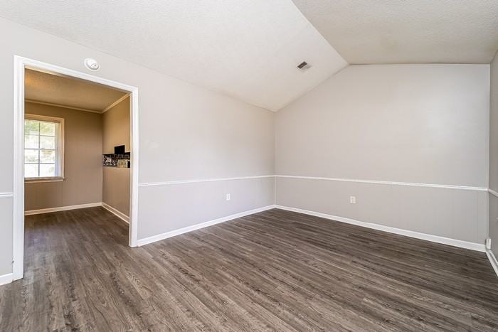 4426 Hardwood St - Photo 2 of 10