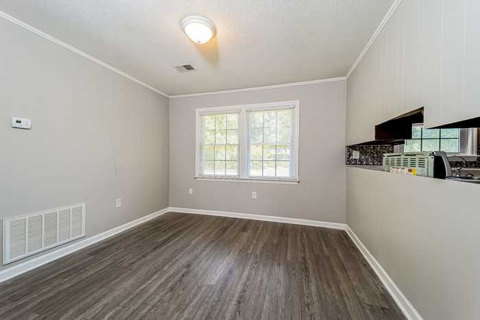 4426 Hardwood St - Photo 3 of 10