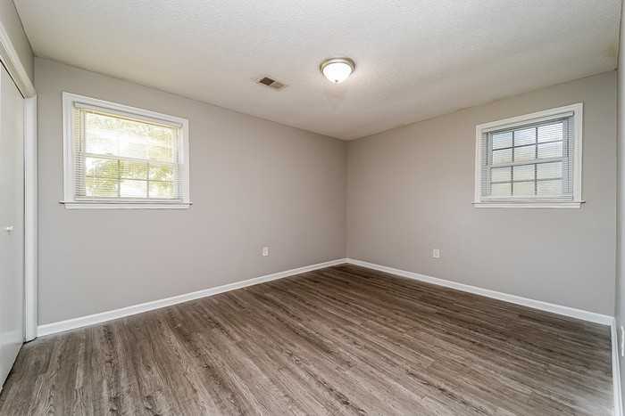 4426 Hardwood St - Photo 5 of 10