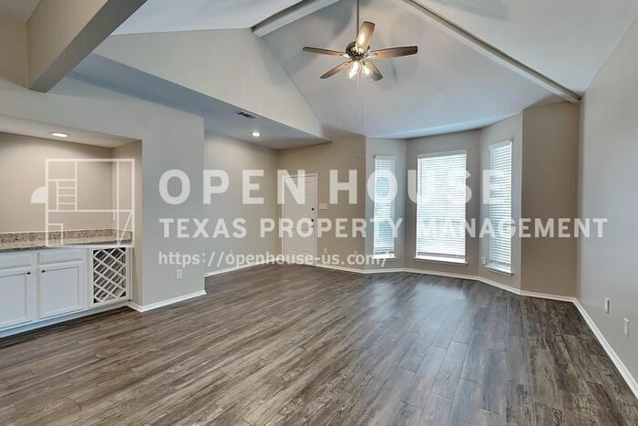 3604 Crestcreek Ct - Photo 4 of 20