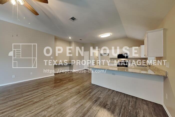 3604 Crestcreek Ct - Photo 6 of 20