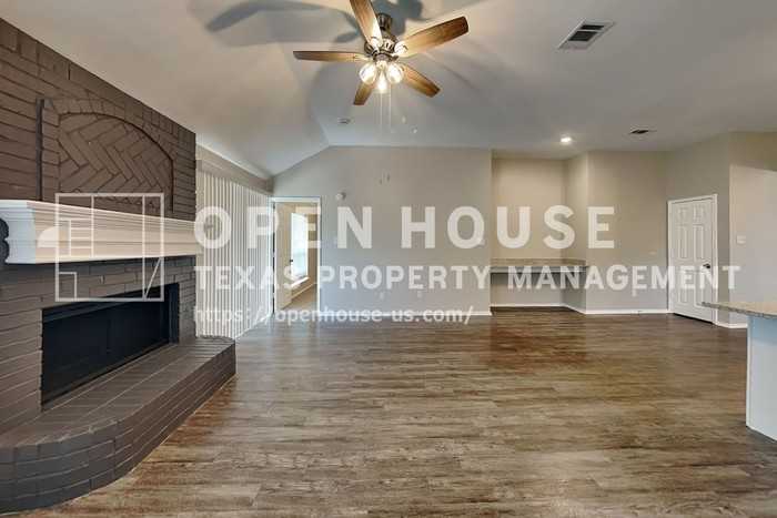 3604 Crestcreek Ct - Photo 7 of 20
