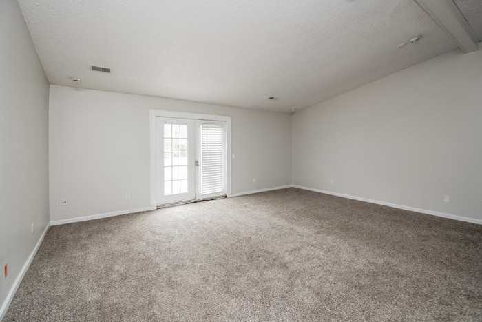 225 Rockingham Rd - Photo 4 of 12