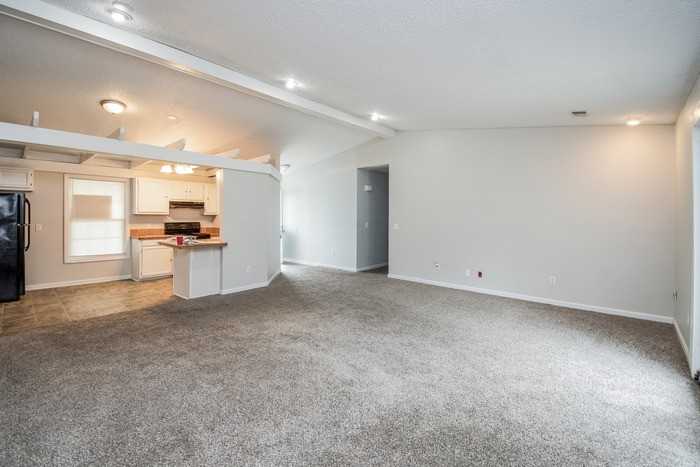 225 Rockingham Rd - Photo 5 of 12