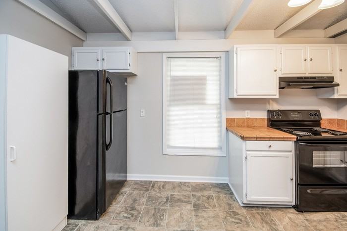 225 Rockingham Rd - Photo 6 of 12