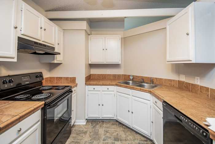 225 Rockingham Rd - Photo 7 of 12