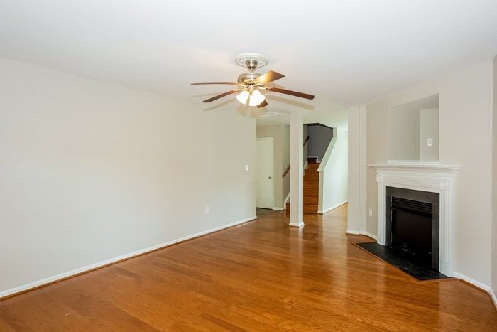 5027 Patricia Ann Ln - Photo 4 of 12
