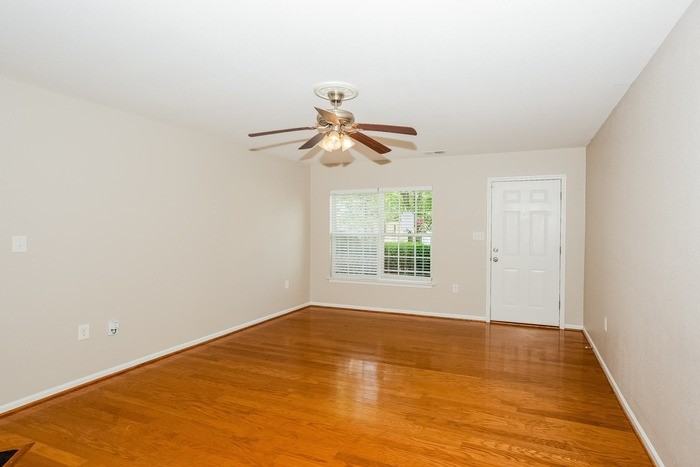 5027 Patricia Ann Ln - Photo 5 of 12