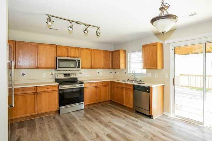 5027 Patricia Ann Ln - Photo 6 of 12