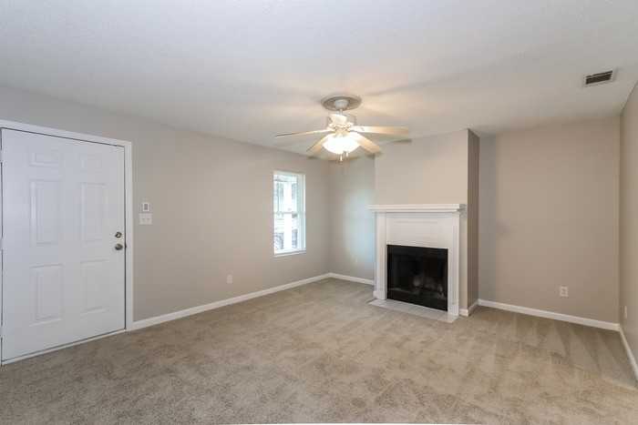 2819 Bradford Ct - Photo 2 of 11