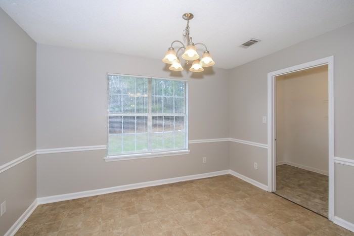 2819 Bradford Ct - Photo 5 of 11