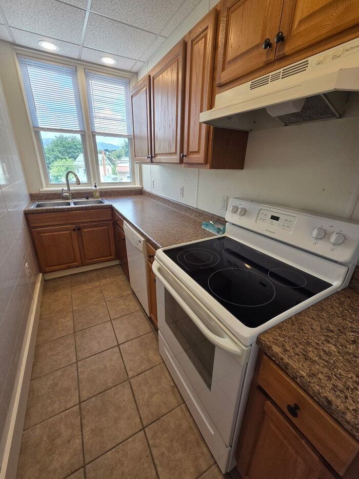 704 Poplar St #105 - Photo 3 of 7
