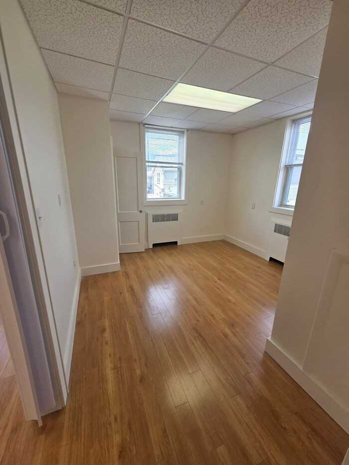 704 Poplar St #105 - Photo 5 of 7