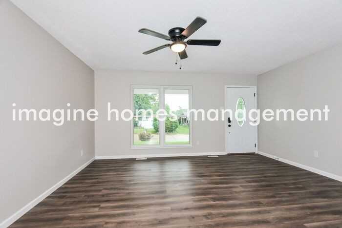 3131 Woodcliff Manor Rd - Photo 4 of 13