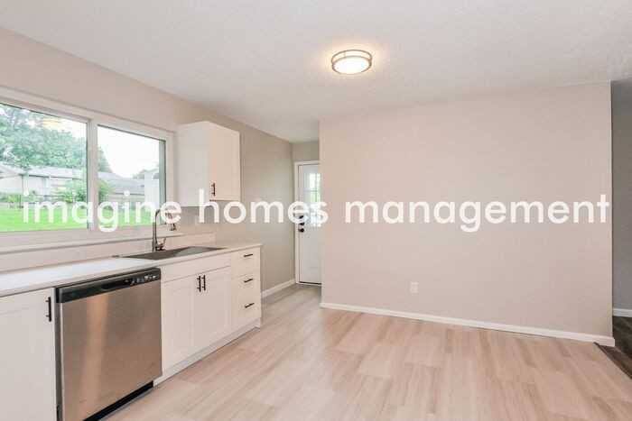 3131 Woodcliff Manor Rd - Photo 5 of 13