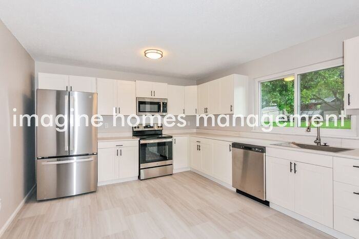 3131 Woodcliff Manor Rd - Photo 6 of 13