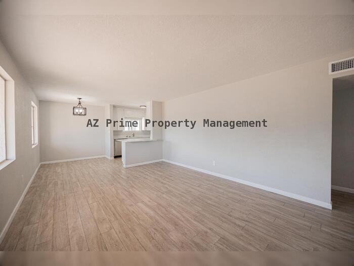 1140 W 7th St - Photo 4 of 31