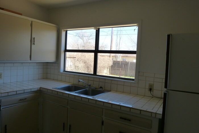 921 E Llano Estacado Blvd - Photo 7 of 18