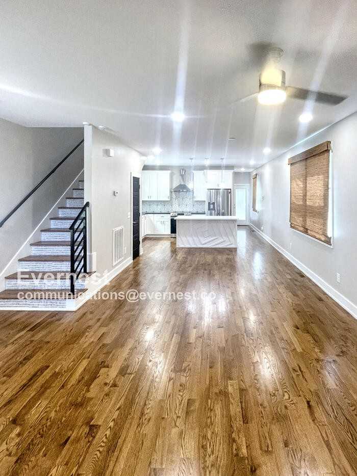 2116 Courtney Ave - Photo 5 of 26
