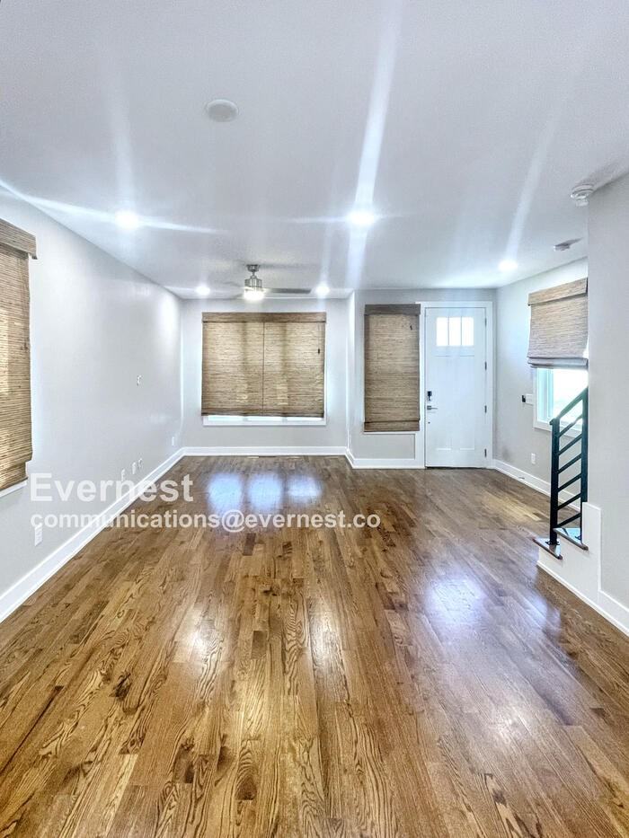 2116 Courtney Ave - Photo 6 of 26