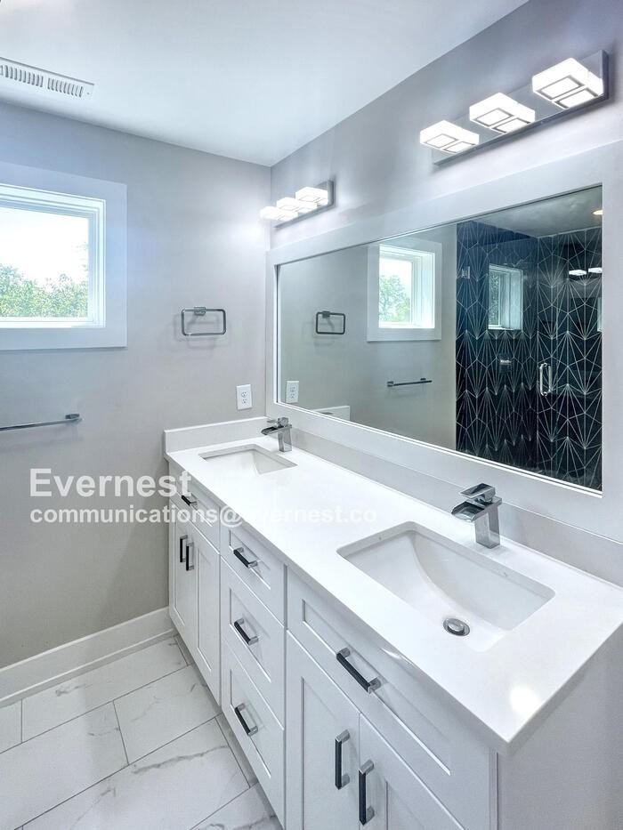 2116 Courtney Ave - Photo 6 of 25