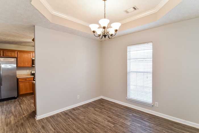 231 Thornfield Dr - Photo 4 of 11