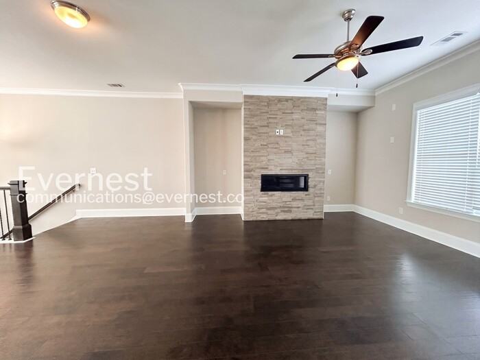 2140 Coventry Dr - Photo 7 of 33