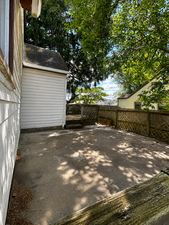 820 Center Ave - Photo 6 of 22