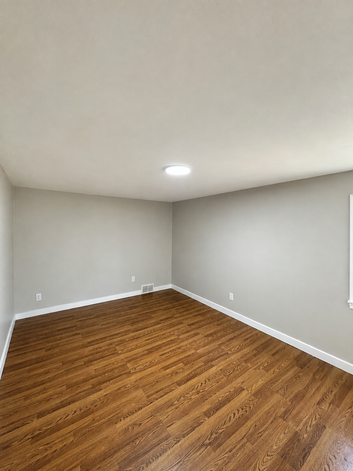 820 Center Ave - Photo 7 of 22