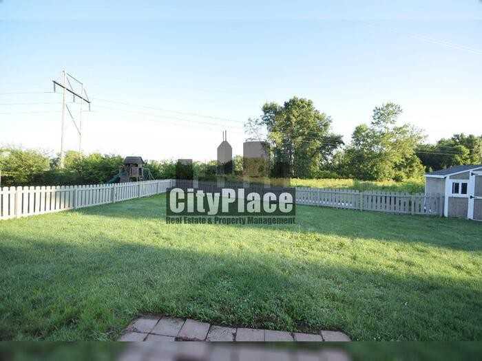 4440 Valley Trace Dr - Photo 5 of 34