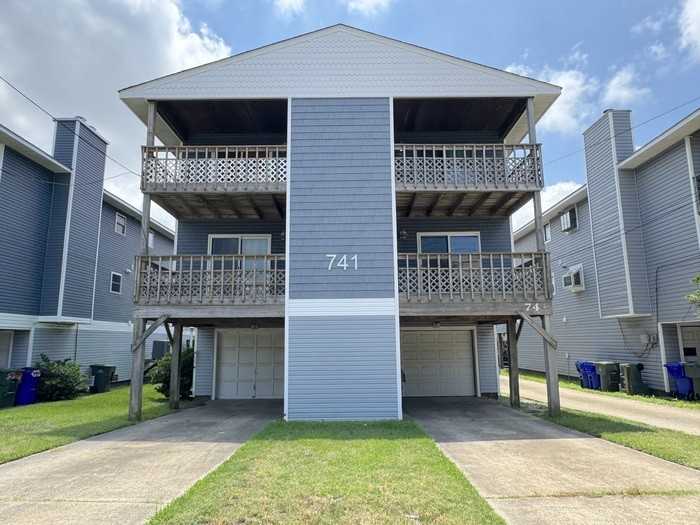 741 W Ocean View Ave