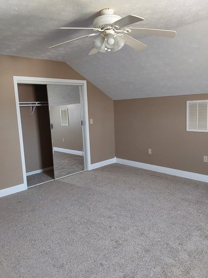562 Twin Rivers Dr #NA - Photo 6 of 26