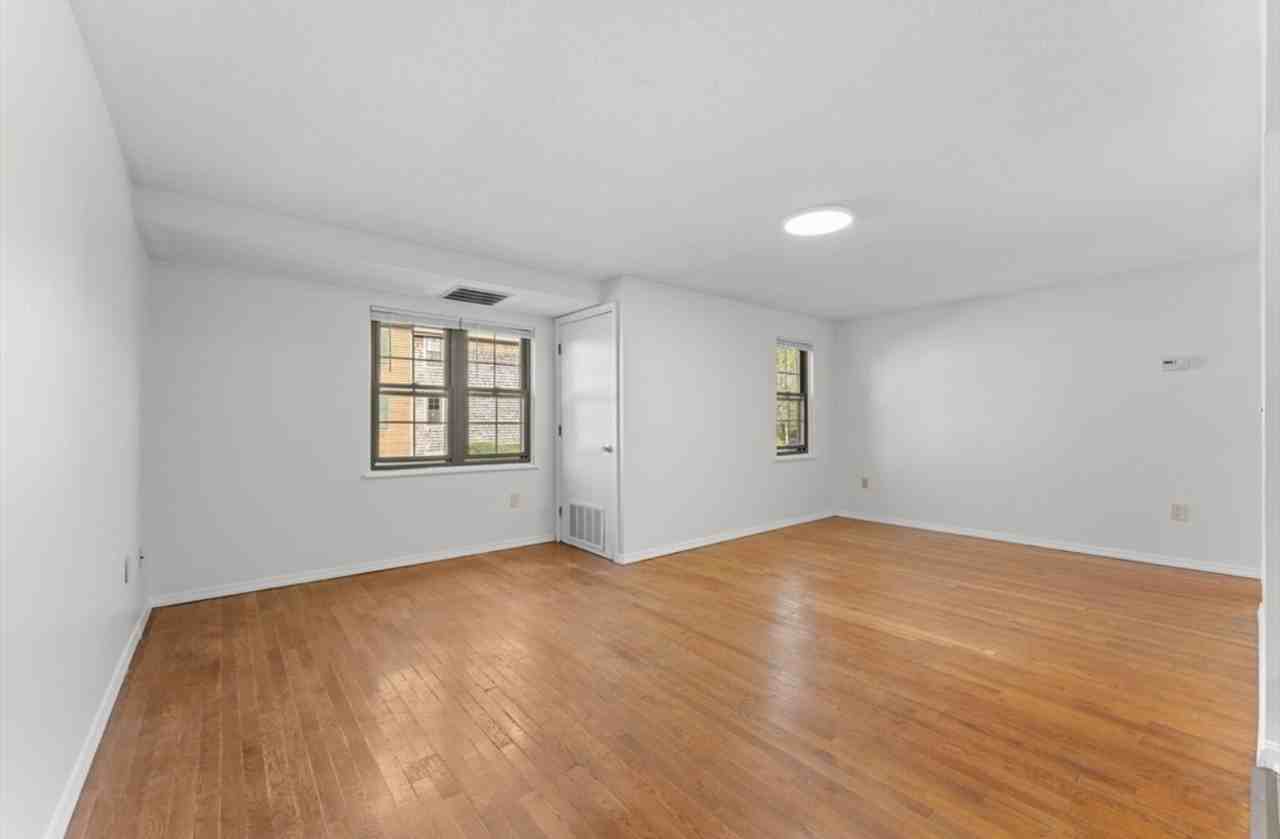 35 Eagle Ave - Photo 5 of 10
