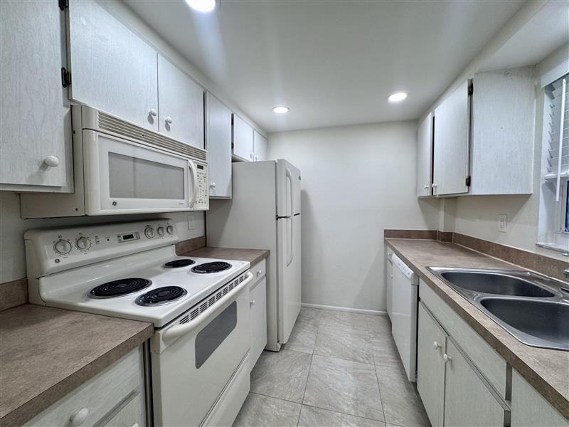 244 Saint Augustine Ave #304 - Photo 4 of 22