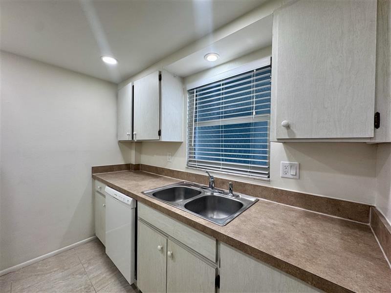 244 Saint Augustine Ave #304 - Photo 5 of 22