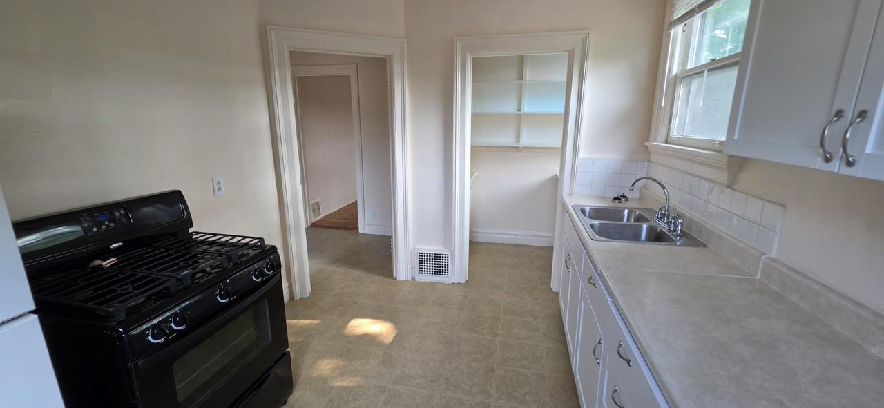 611 Mulberry Pl #3 - Photo 3 of 14