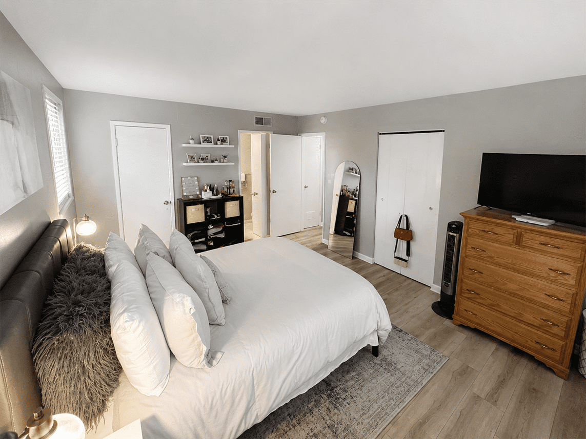 805 Delta Ave #1B - Photo 3 of 11
