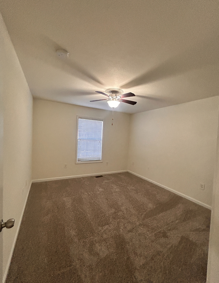 1285 Fords Pointe Cir #1285 - Photo 3 of 8