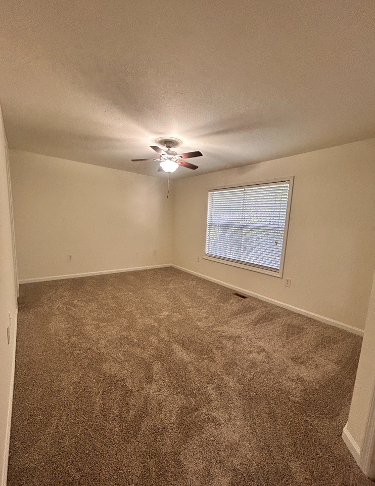 1285 Fords Pointe Cir #1285 - Photo 4 of 8