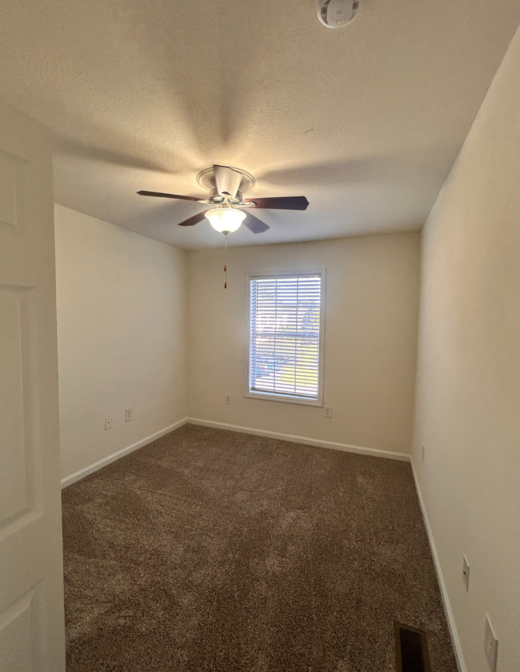 1285 Fords Pointe Cir #1285 - Photo 7 of 8