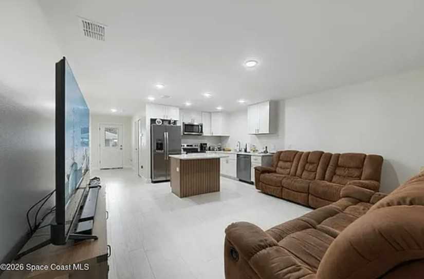 95 W Towne Pl #NA - Photo 4 of 13