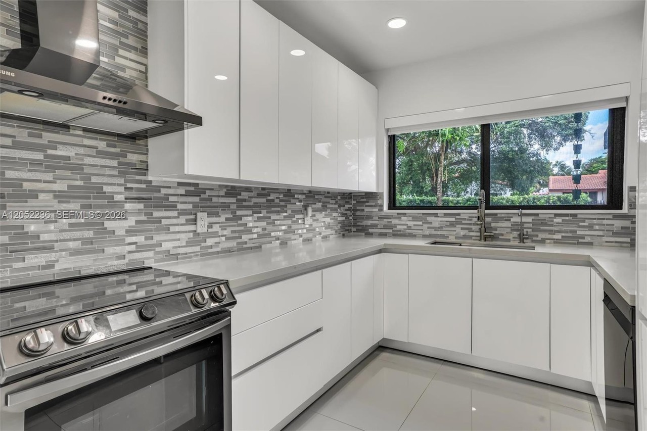 2484 Sw 25th St #NA - Photo 3 of 20