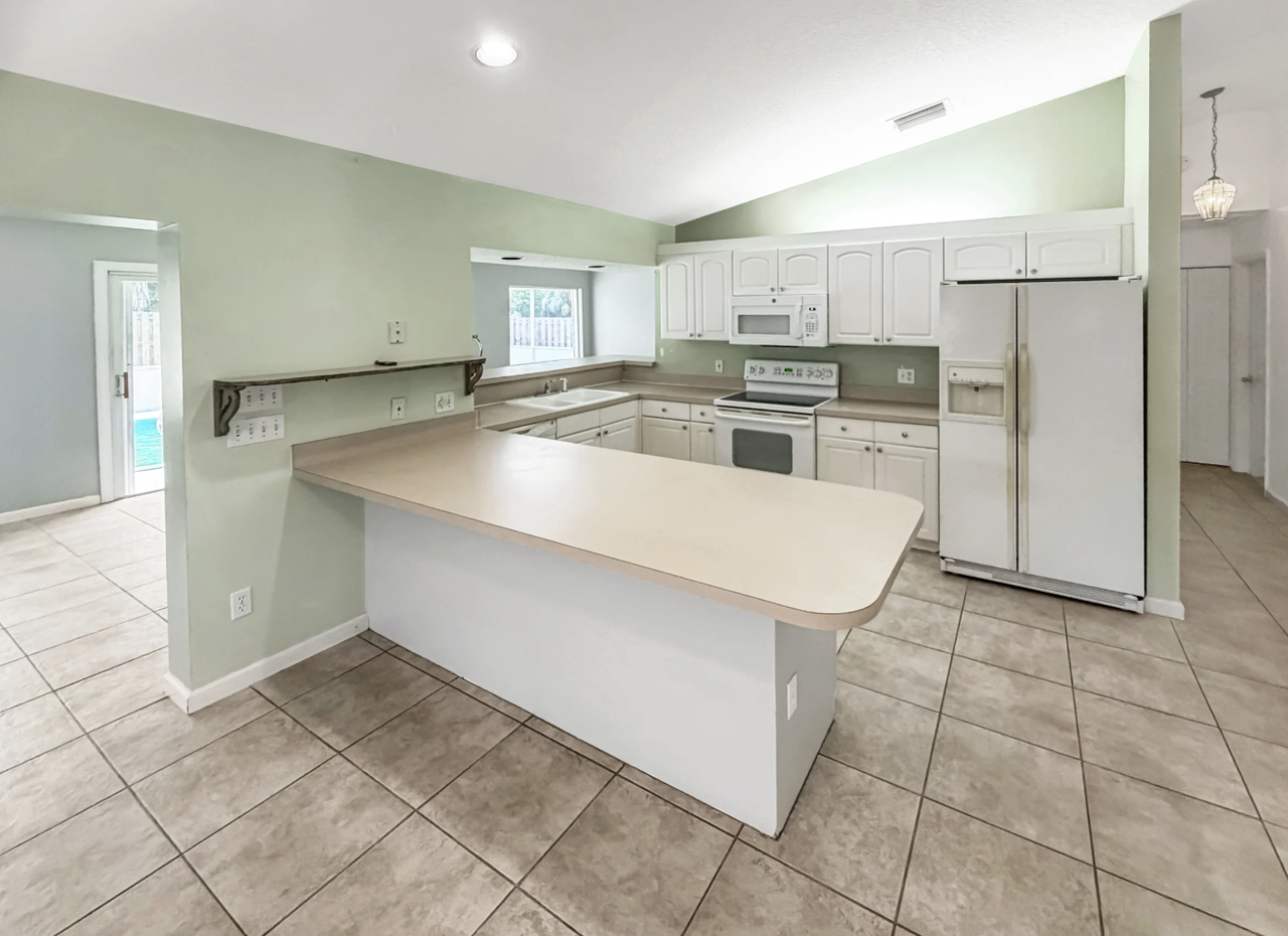 2362 Ne 21st Ave #NA - Photo 3 of 13