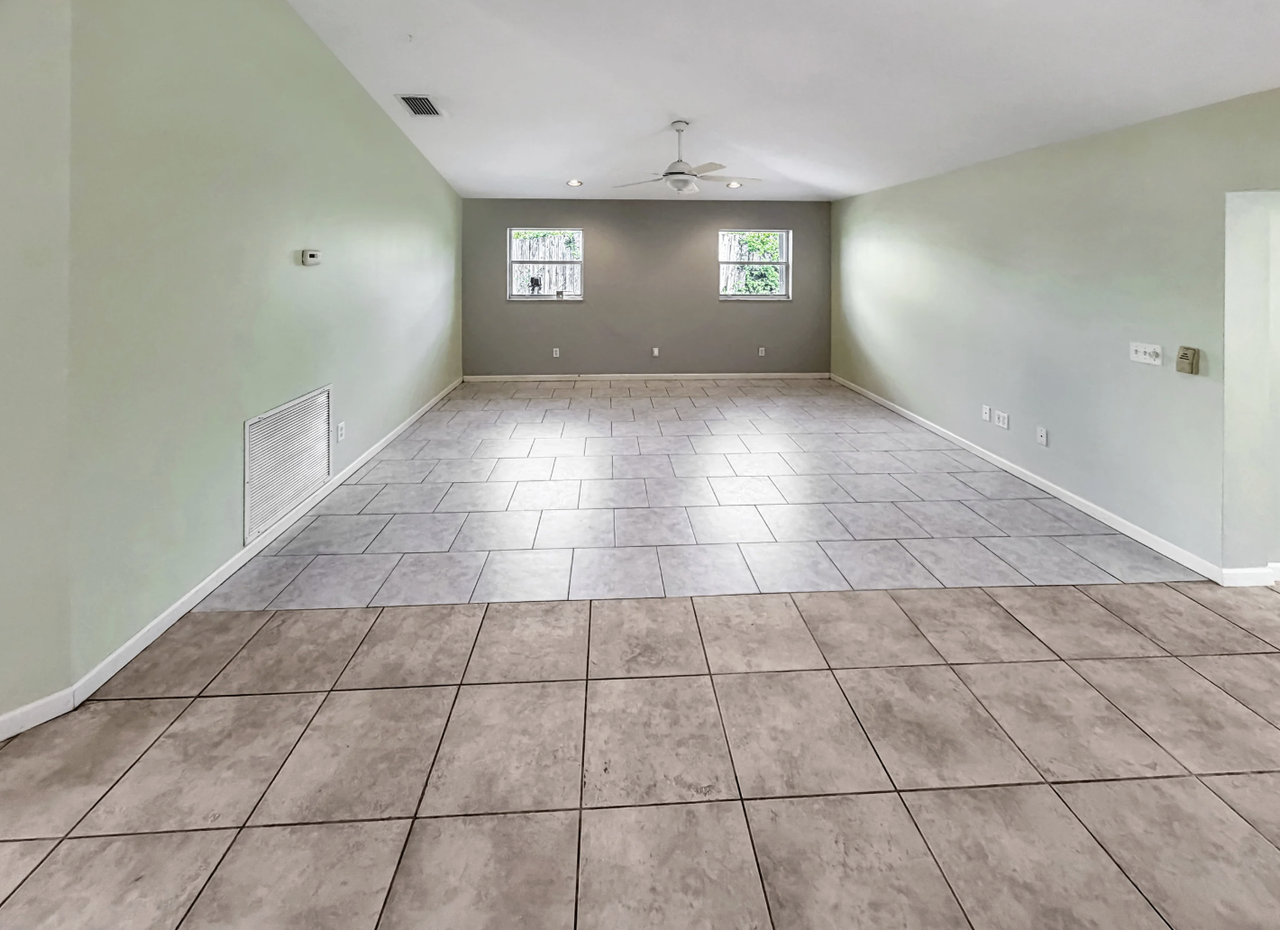 2362 Ne 21st Ave #NA - Photo 4 of 13