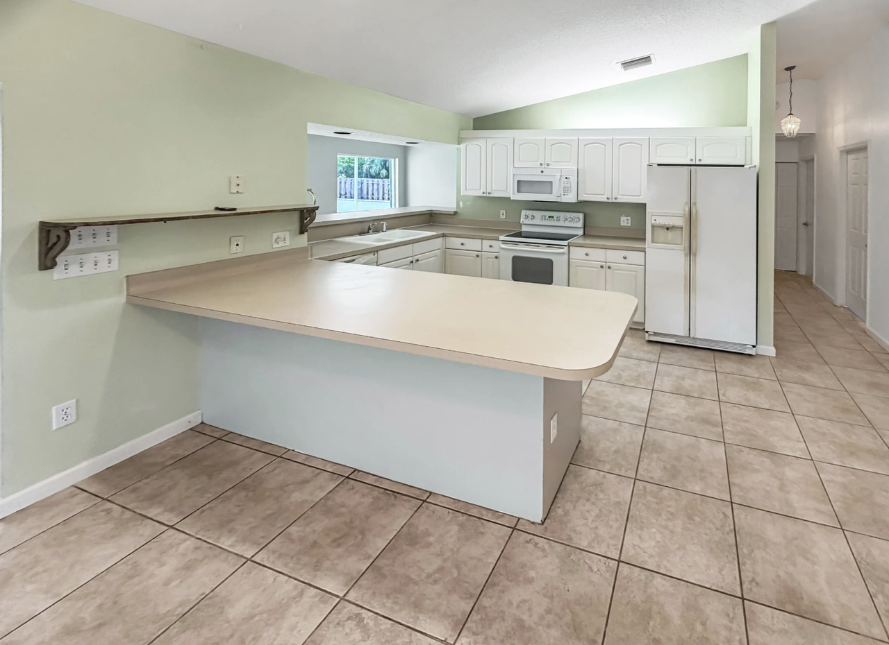 2362 Ne 21st Ave #NA - Photo 5 of 13