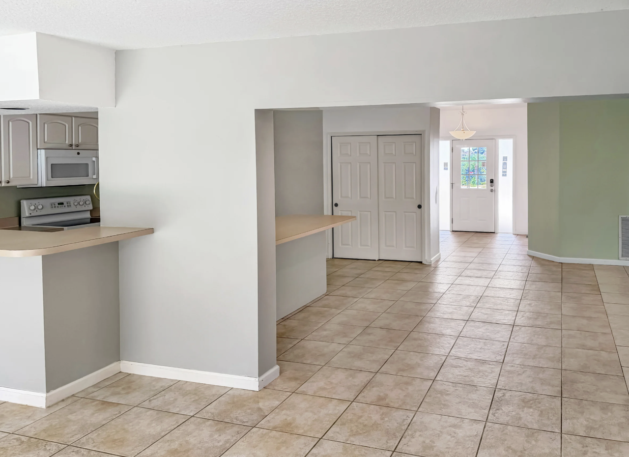 2362 Ne 21st Ave #NA - Photo 7 of 13