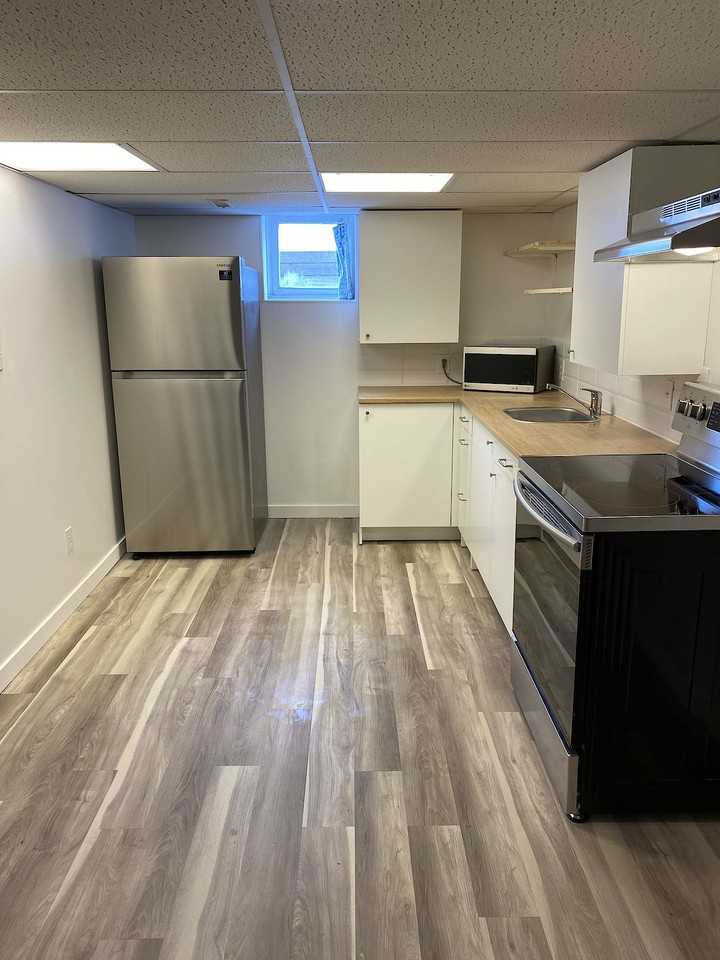 11012 83 Ave Nw - Photo 3 of 15