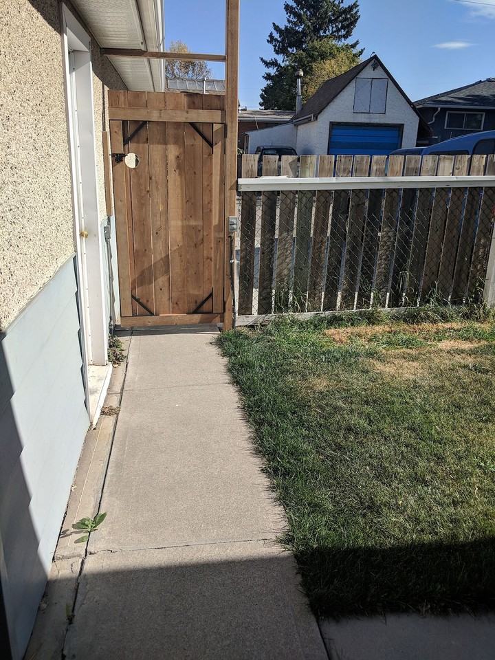 4428 3 St Ne - Photo 3 of 24
