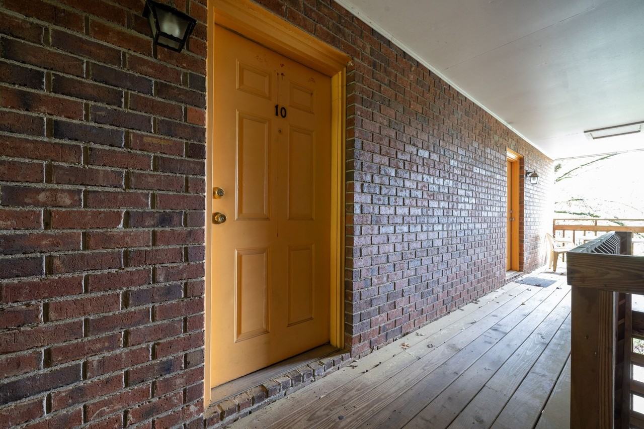 Studio Apartment at Cochran - Photo 2 of 11
